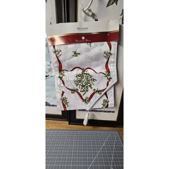 NWT December‎ Home fabric runner 13