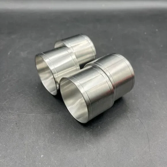 Set of 4 Metal Napkin Rings Silver Ribbed Pattern Elegant Table Decor