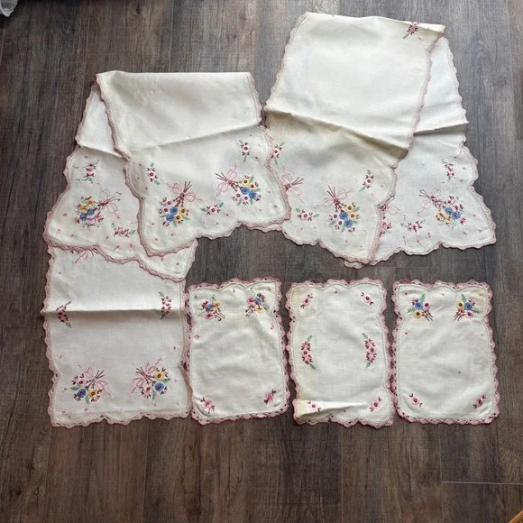 Vintage Embroidered Linen Dresser Scarf Doily Set Floral Scalloped Lace 6‎ piece