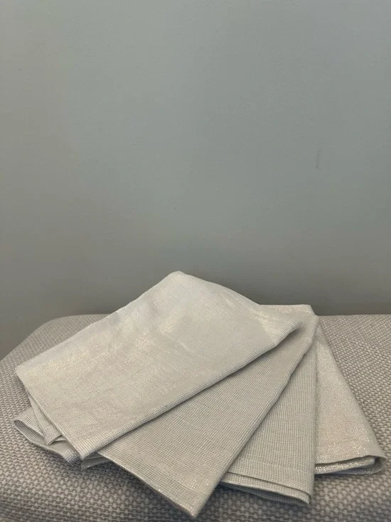 Pier 1 Dinner Napkins Silver Metallic Cloth Set of 4 Discontinued Dining Event