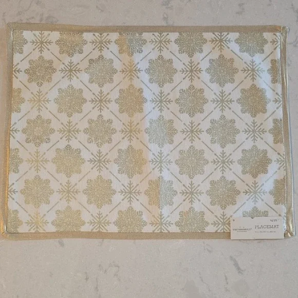 Christmas in July! Threshold Gold White Snowflake Placemats Set of 5 Holiday