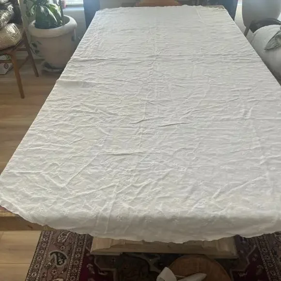 Vintage White Fleur De Lis Embroidered Linen Tablecloth Oval 58
