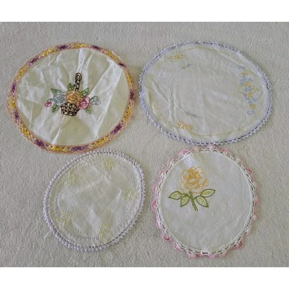 Vintage Linen Doilies Set of‎ 4 White Ivory Embroidered Cottage Round Tabletop