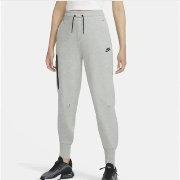 Nike Sportswear Womens XL NSW Tech Fleece Sweatpants Joggers Gray‎ Grey Sweats
