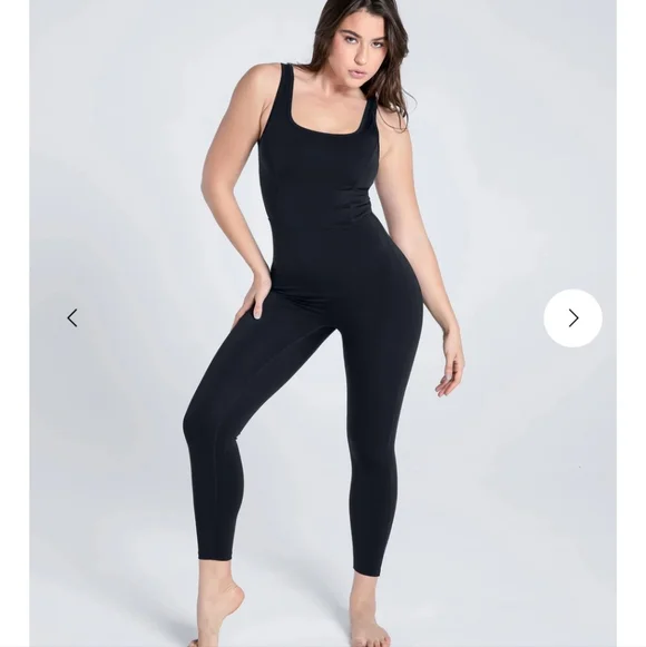 Cosmolle Women's Yoga Black Sleeveless Built In Bra Jumpsuit Nwt Size X small