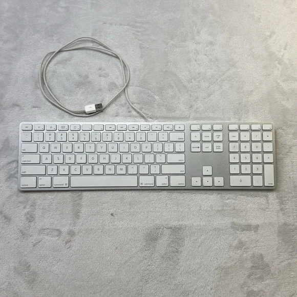 Apple Wired Aluminum Keyboard A1243 USB Full Size Numeric Keypad Tested