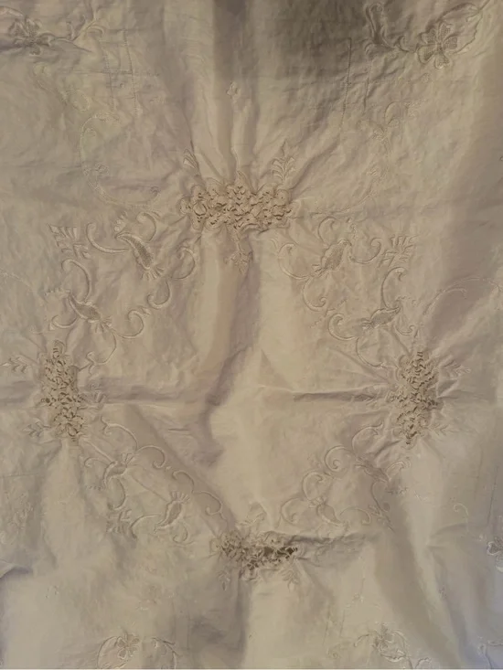 Vintage Embroidered Scalloped Edge Linen Tablecloth White 40”x40”