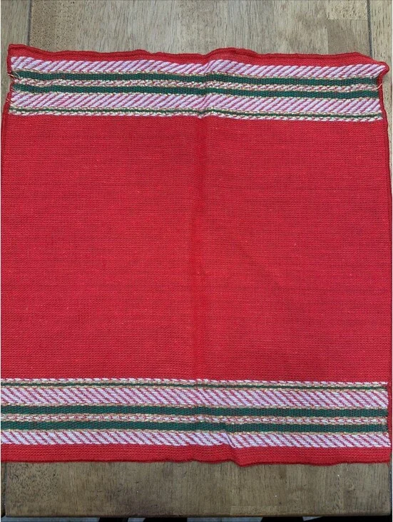 Vtg Set 6 Red Swedish Christmas Quilted Fabric Placemats Minimalist Green Gold