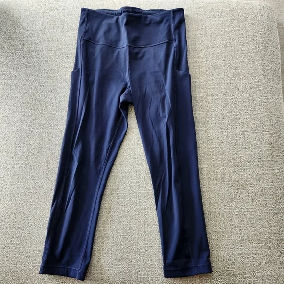 Athleta Ultimate Stash Pocket Capri Legging Women Size Small Navy Blue
