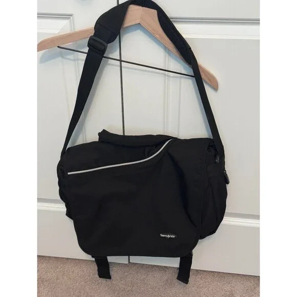 Samsonite Brand, Computer/Laptop Black, Carrying Bag W/Handle & Shoulder Strap