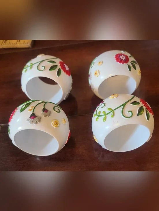 Vintage 90s Molded Resin Floral Napkin Rings Set of 4 White 3D Flowers Designpac