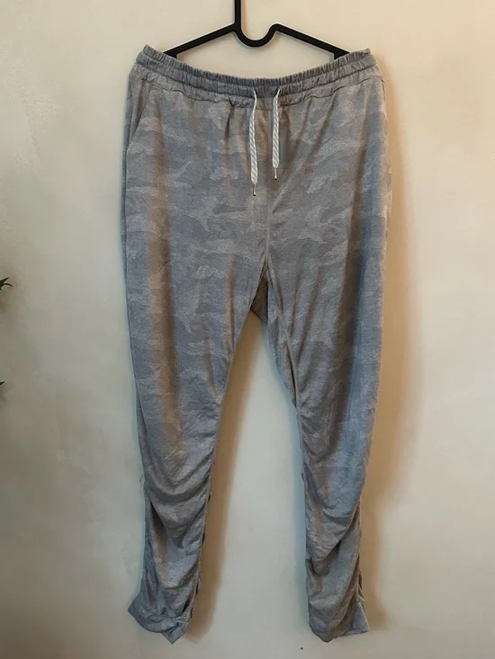Vuori Performance Joggers Womens Large Light Pale Grey Camo