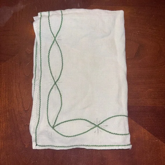 Vintage | Handmade Linen Table Runner |‎ Green Embroidered Chain Link 41x12.5