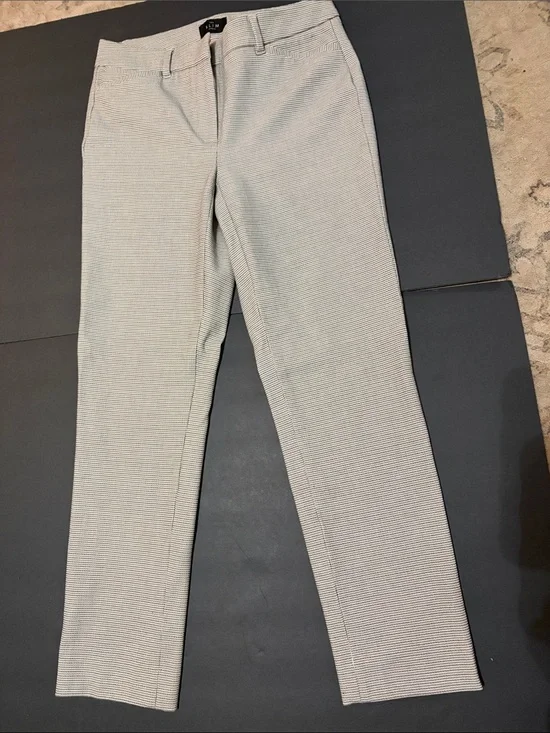 White House Black Market Slim Ankle Pants in Light beige/tan textured print