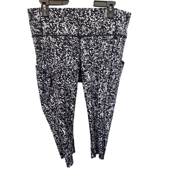 Lululemon Fast and Free Tight Womens 12 Chirasu Black‎ Crop Leggings Nulux