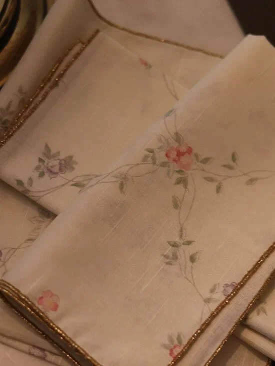 Set of 4 NWVT Vintage Floral Napkins