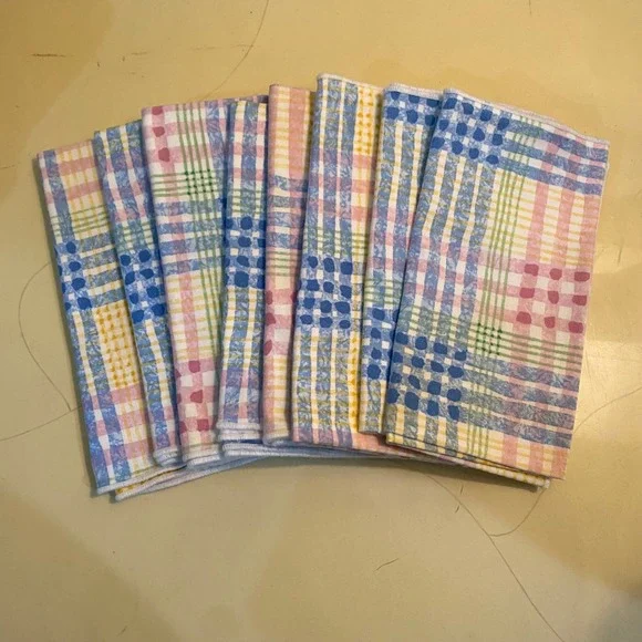 Napkins. Cloth. Unbranded. Pink/Blue/Yellow/Green Pattern. 8 Napkins.  16