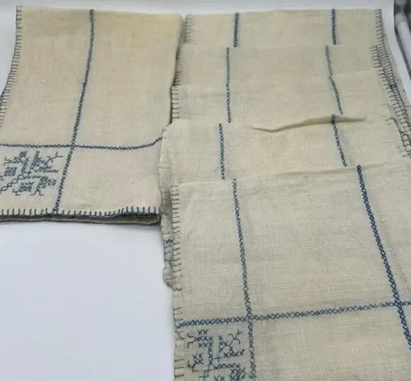 Vtg Set Ivory Blue Hand Embroidered Farmhouse Kitchen Placemat 5 Napkins Linens