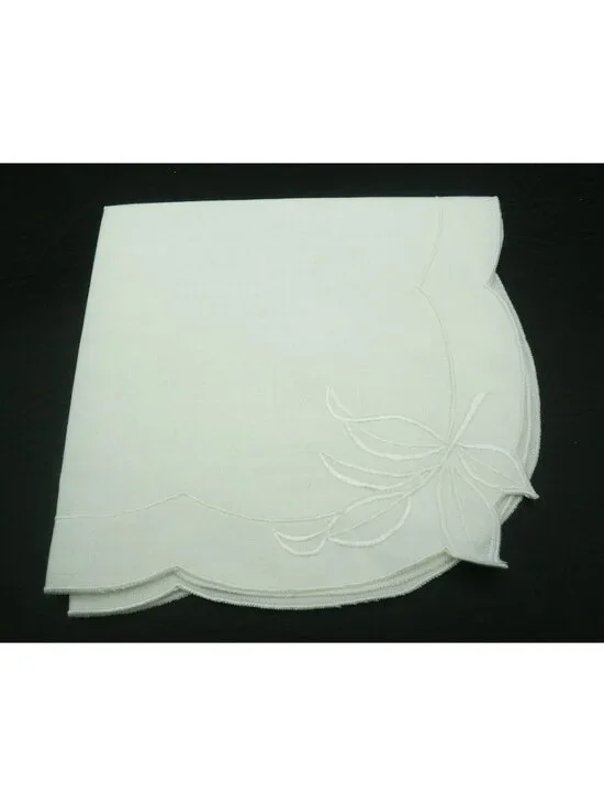 Off-White Placemat and Napkin Set Embroidered Floral Design 6 of Each 12 Pieces
