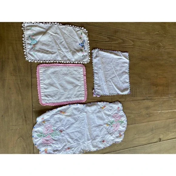 Vintage Hand Embroidered Floral Linen Table Runner & Doilies Set 4pc White Pink