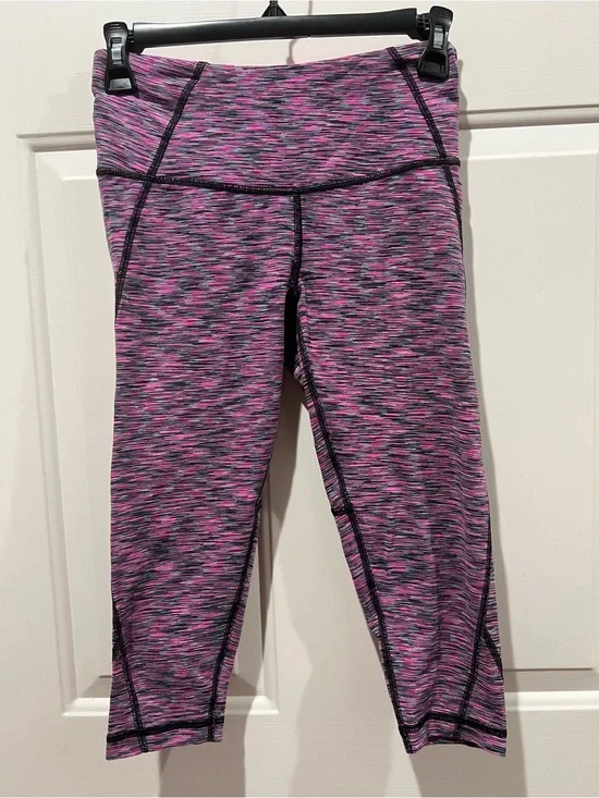 Victoria's Secret Pink & Black Space-Dye Capri Leggings