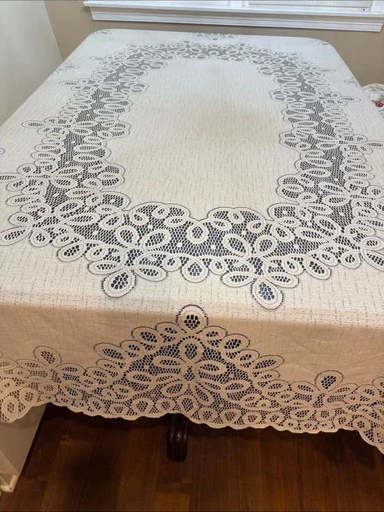Vintage-Style Crème Lace Tablecloth