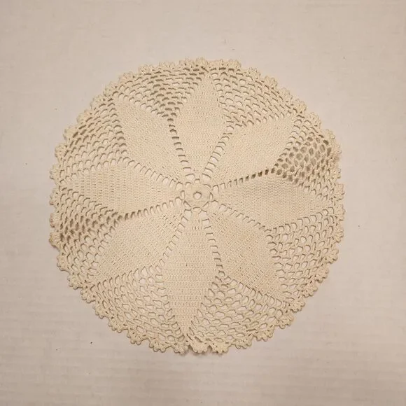 Circular Star patterned handmade crocheted cream doilie ~12 in