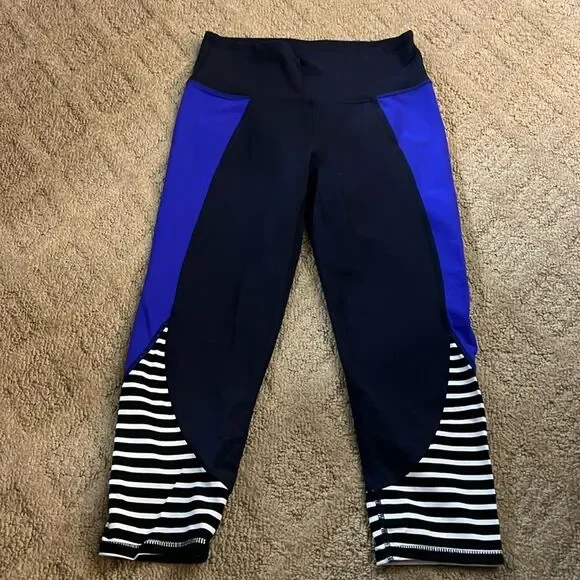 Athleta High Rise Color Block Capri Leggings – Size Small