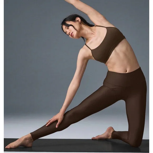 ALO Yoga High-Waist Leggings and Bra Set - Brown