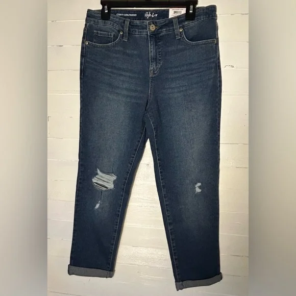 NWT Style & Co Curvy Girlfriend jeans, women’s size 10. Blue, slight distress.
