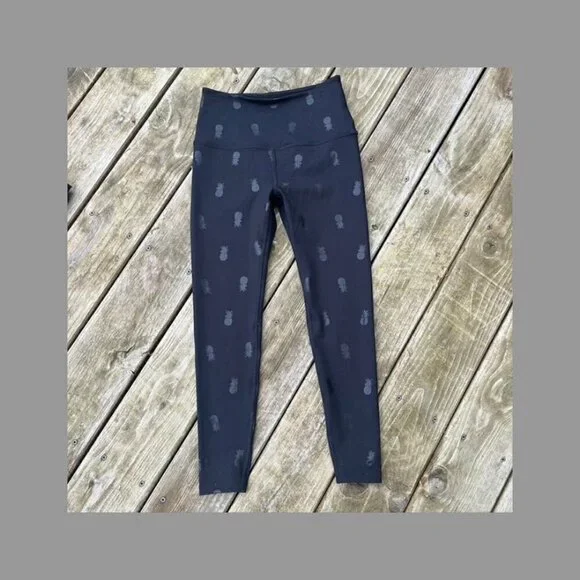 ** Beyond Yoga High Waister Midi Legging embossed Pineapple Print Black S