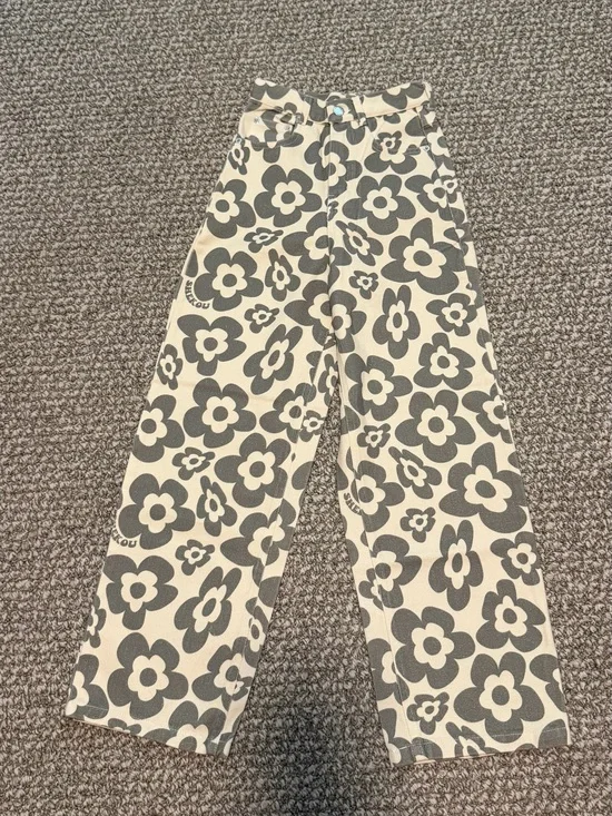 Wide Leg Floral Print Pants — Cream & Sage Green, Long for a typical xxs