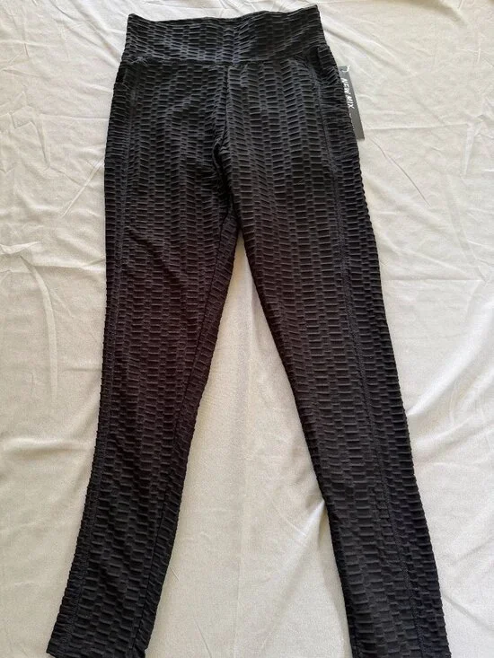 New Mix Woman’s Scrunched Butt Leggings Semi Sheer Black Size L/XL New With Tags