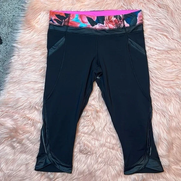 Lululemon Black‎ Floral Cropped Faux Leather Legging Size 10