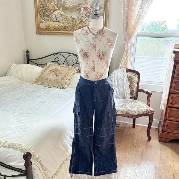 Navy blue cargo capri pants‎ no tag size small 26