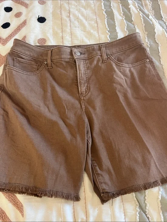 Chico's Khaki Frayed Hem 7” Jean Shorts Size 1.5
