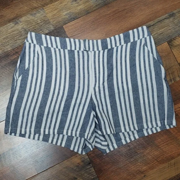 Lucky Brand Gray and White Striped Linen Blend Shorts, Size 4