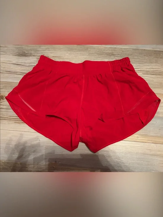 Lululemon hotty hot, 2.5” size 10 red