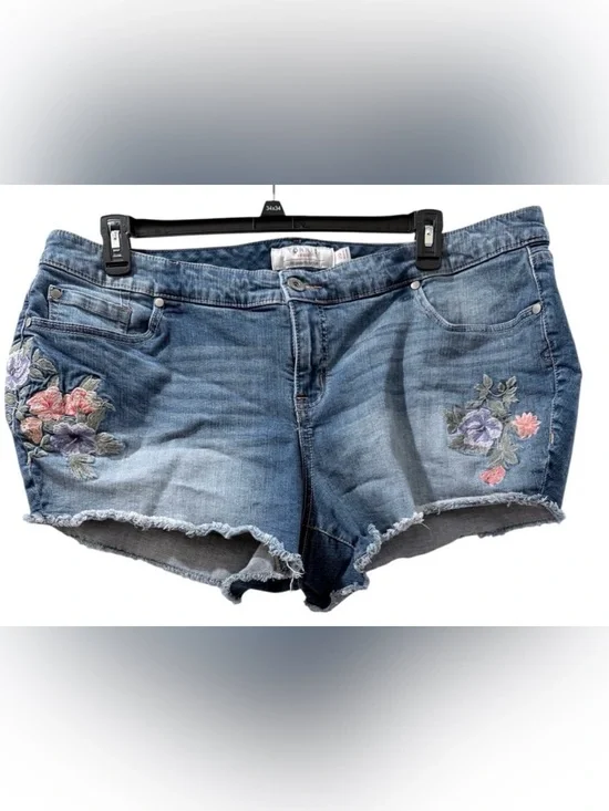 Torrid women’s 20 floral embossed denim blue shorts