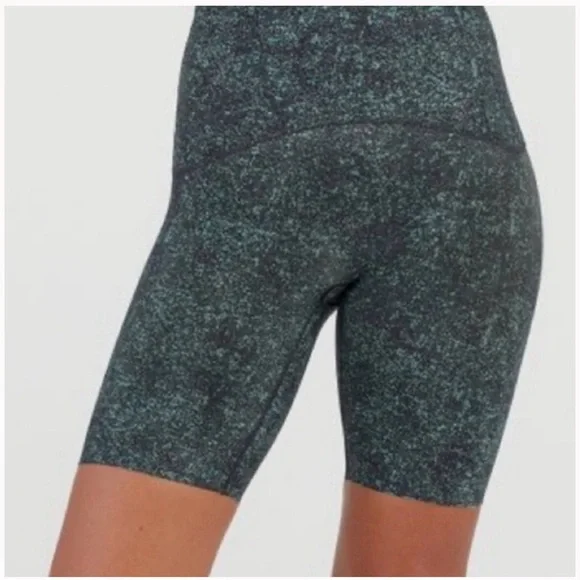 Spanx booty‎ boost printed bike shorts size S