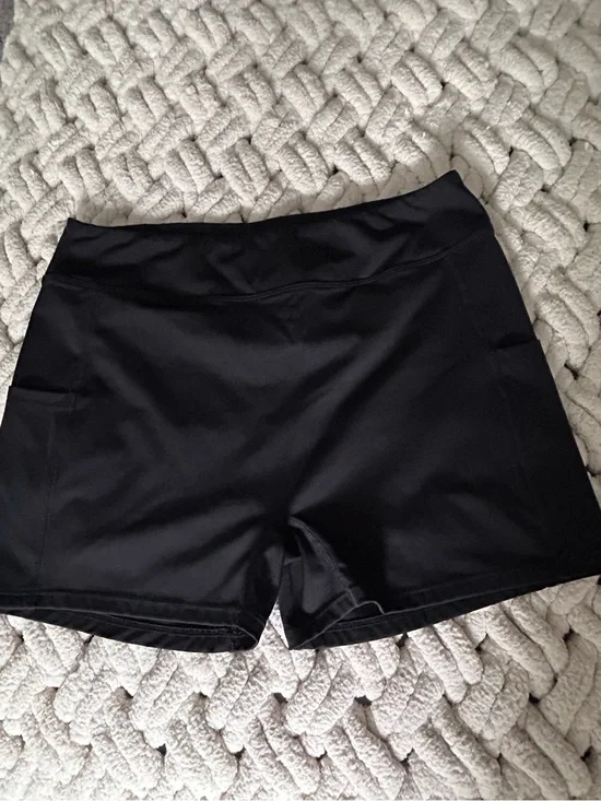 HALARA Women’s Black Athletic Shorts