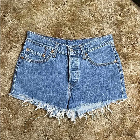 Levi’s Woman’s Denim Jean Shorts‎ Size 27
