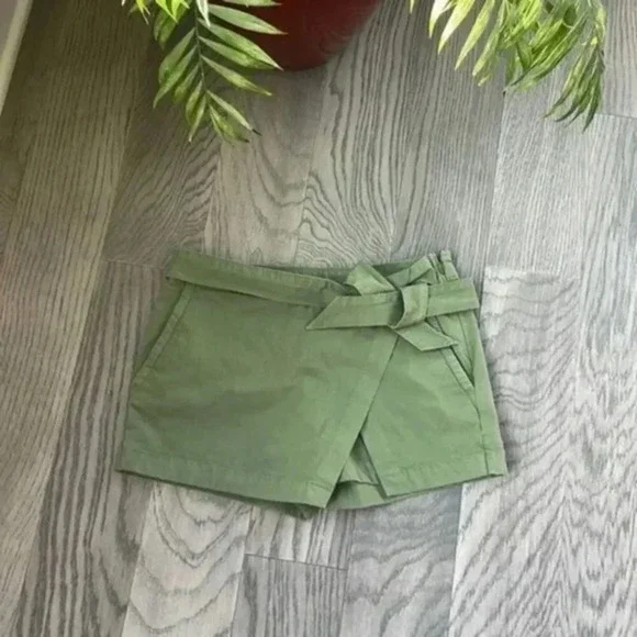 Vineyard Vines Explorer Cross Over Skort Pockets TieWaist Green Size 00 EUC