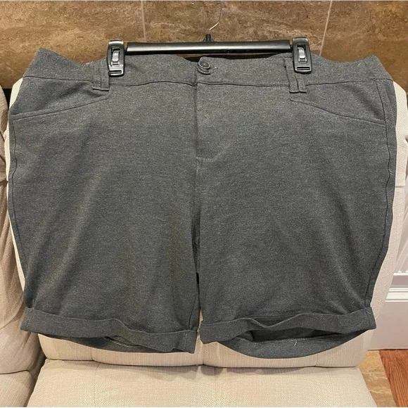Torrid Tapered Flat Front Shorts Size 20 Gray Roll Cuff Stretch