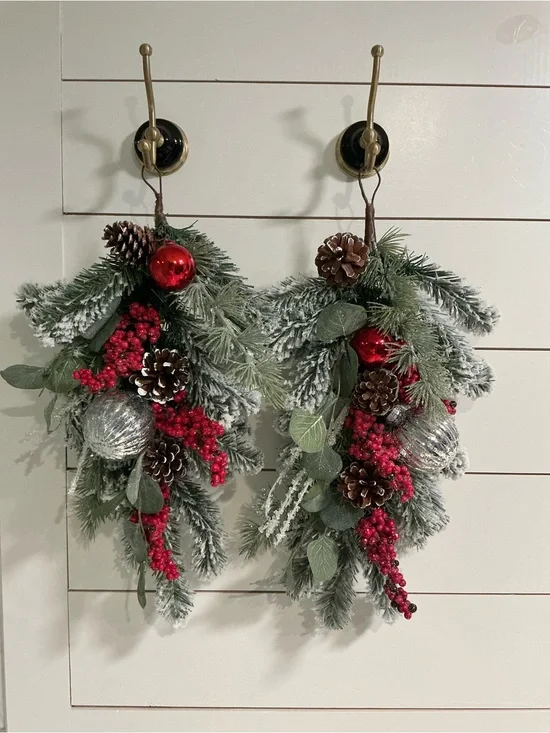 Christmas in July! Holiday Pine and Berry Hanging Swag - Red & Green. NWOT.