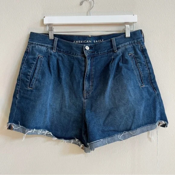American Eagle Mom short denim