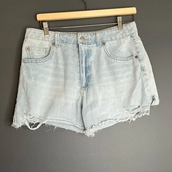 No boundaries jean shorts