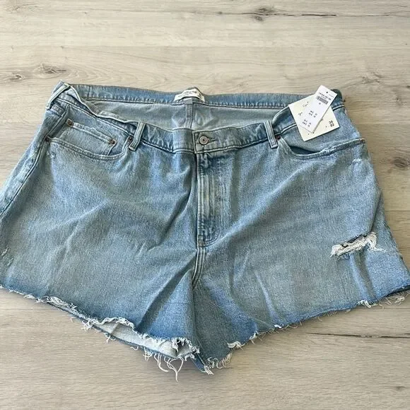 Abercrombie & Fitch Curve Love 4” Mom Short High Rise Light 36/22 NWT IN PKG