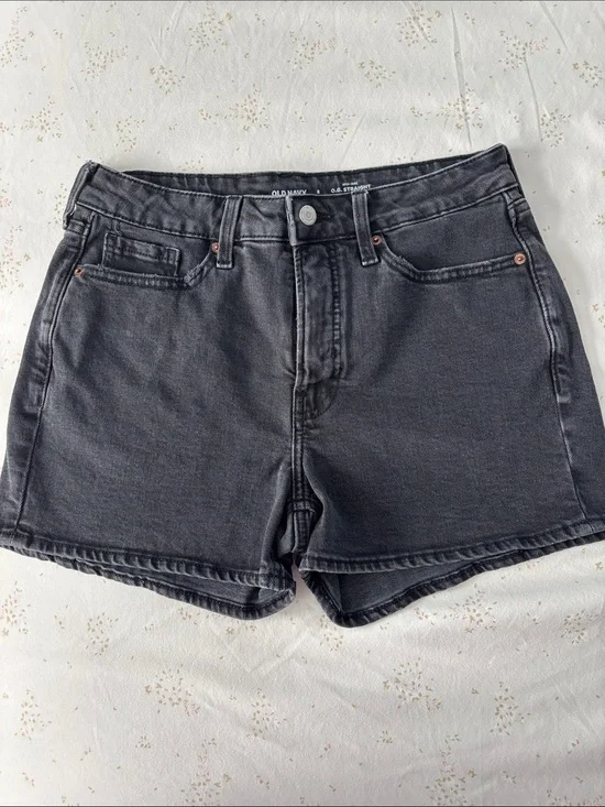 OLD NAVY BLACK DENIM SHORTS in Size 8