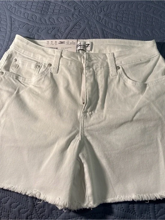 NWT Seven7 High Rise Weekend White Denim Shorts Fray Hem Size 4